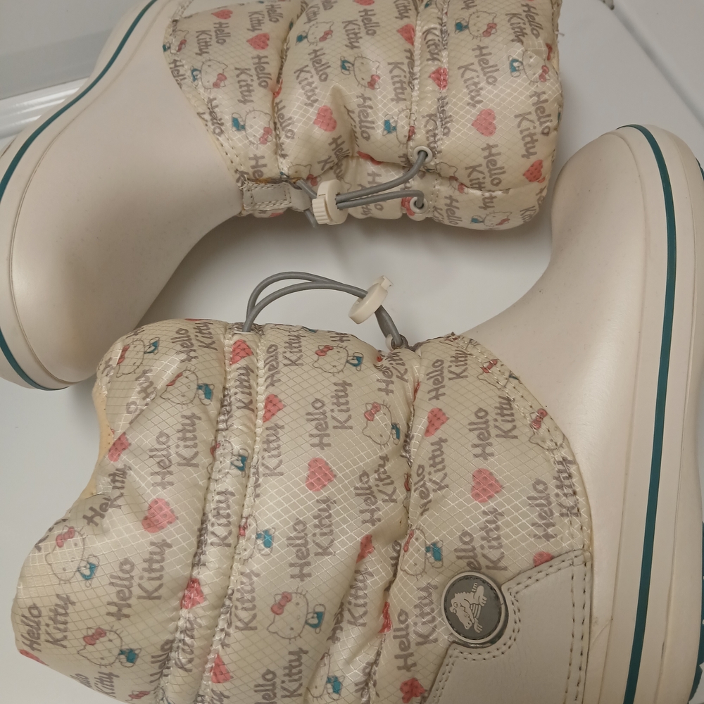 Crocs Hello Kitty RARE Boots - Picture 7 of 12